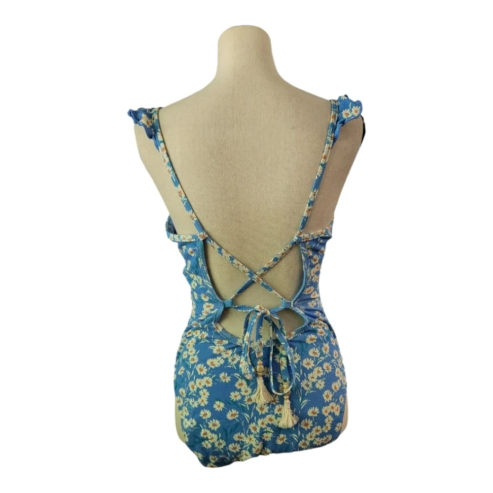 💕Jessica Simpson‎ daisy print swimsuit with ruffles